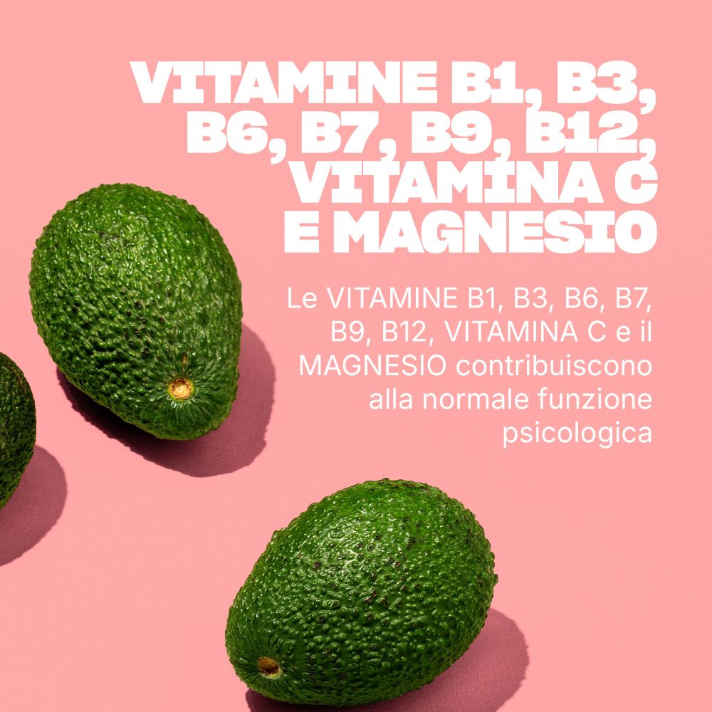 Avocado su sfondo rosa. Testo: Vitamine B1, B3, B6, B7, B9, B12, Vitamina C e Magnesio.