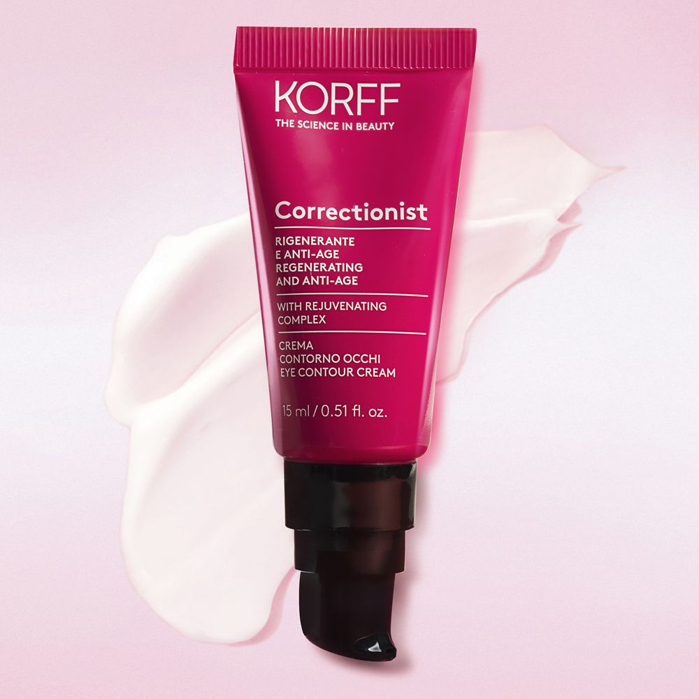 Tubo rosso con tappo nero. Scritta: KORFF, Correctionist crema contorno occhi, 15 ml. Macchia di crema.