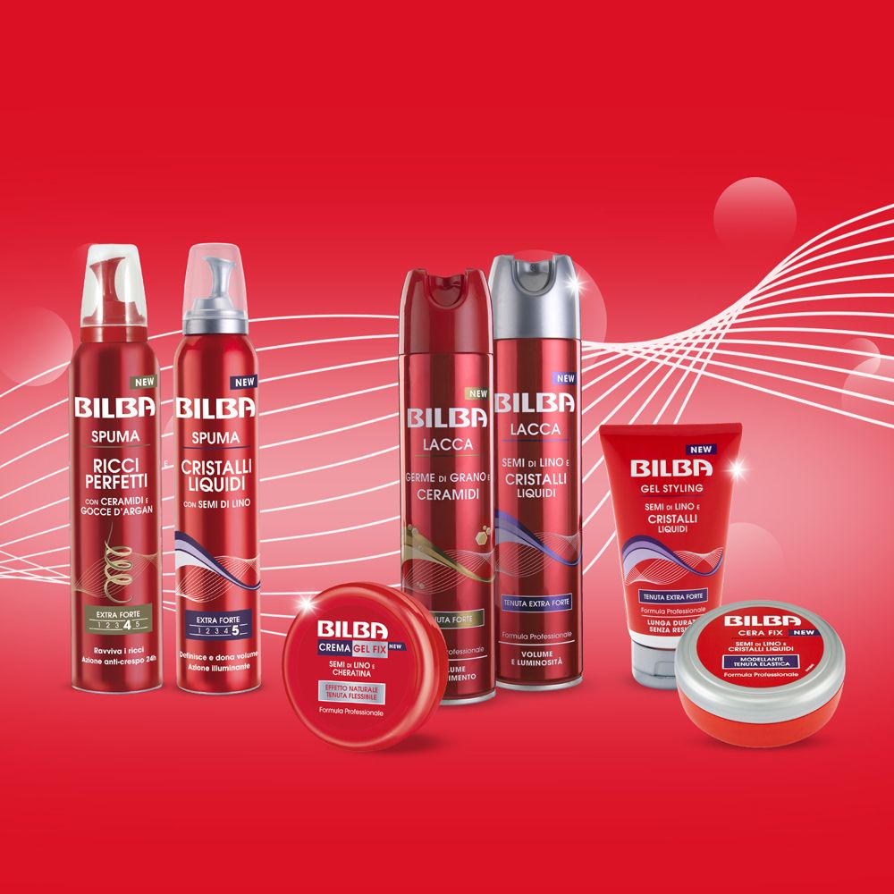 Vari prodotti per capelli su sfondo rosso. Prodotti: Bilba Spuma, Lacca, Gel Styling. Confezioni rosse e argento.