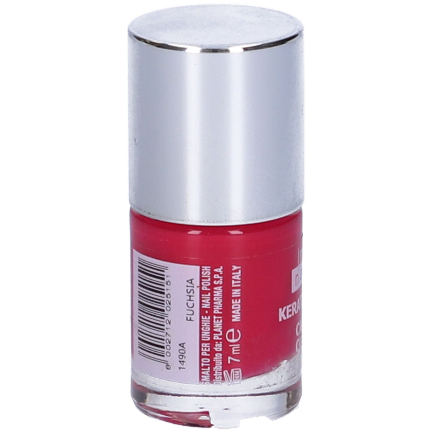 Flacone di smalto rosso, tappo argentato. Scritta: Fuchsia, 7ml, Made in Italy. Codice a barre.