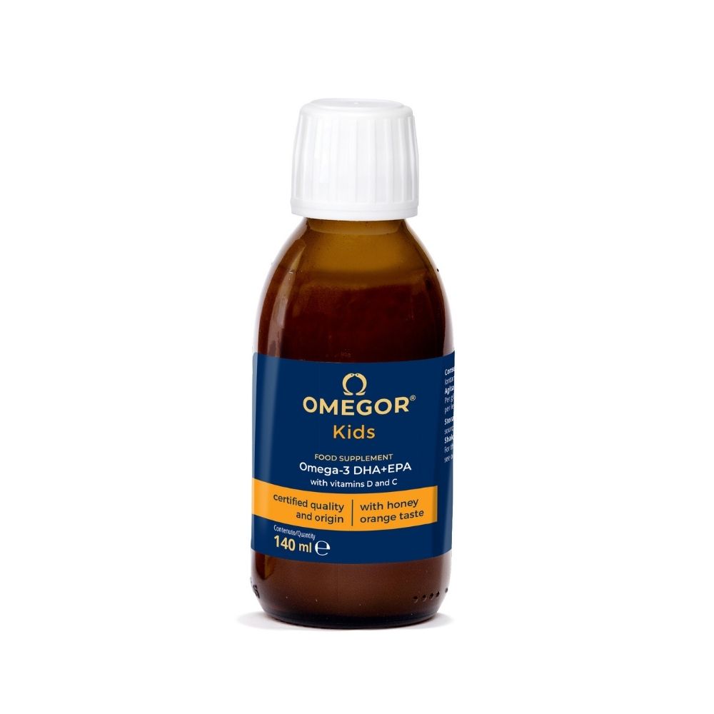Omegor Kids flacone: Vetro marrone con etichetta blu. Contiene Omega-3, Vitamine D e C. 140 ml.