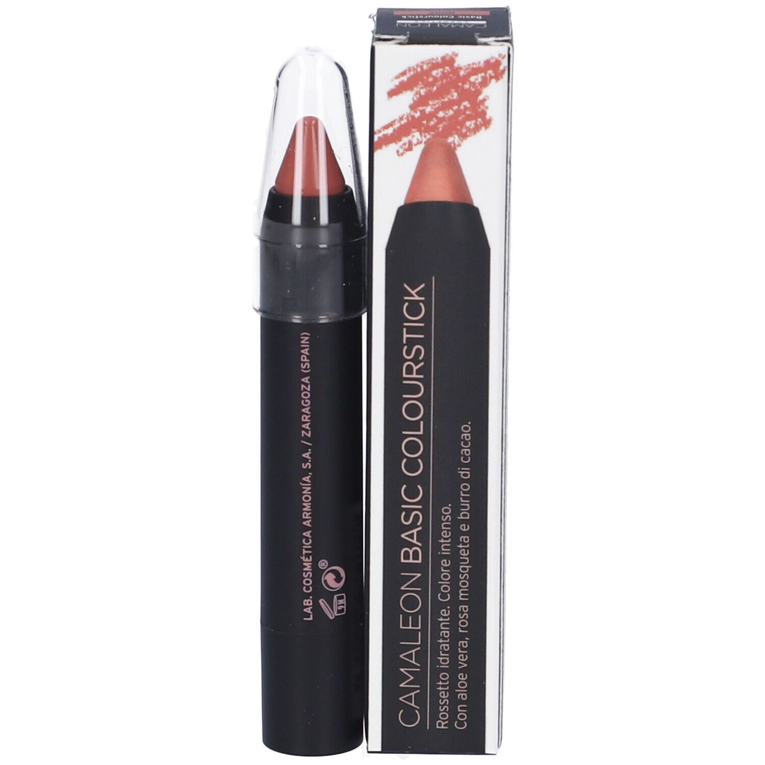 Rossetto in stick nero con cappuccio trasparente. Accanto, confezione con immagine del prodotto e testo: Camaleon Basic Colourstick.