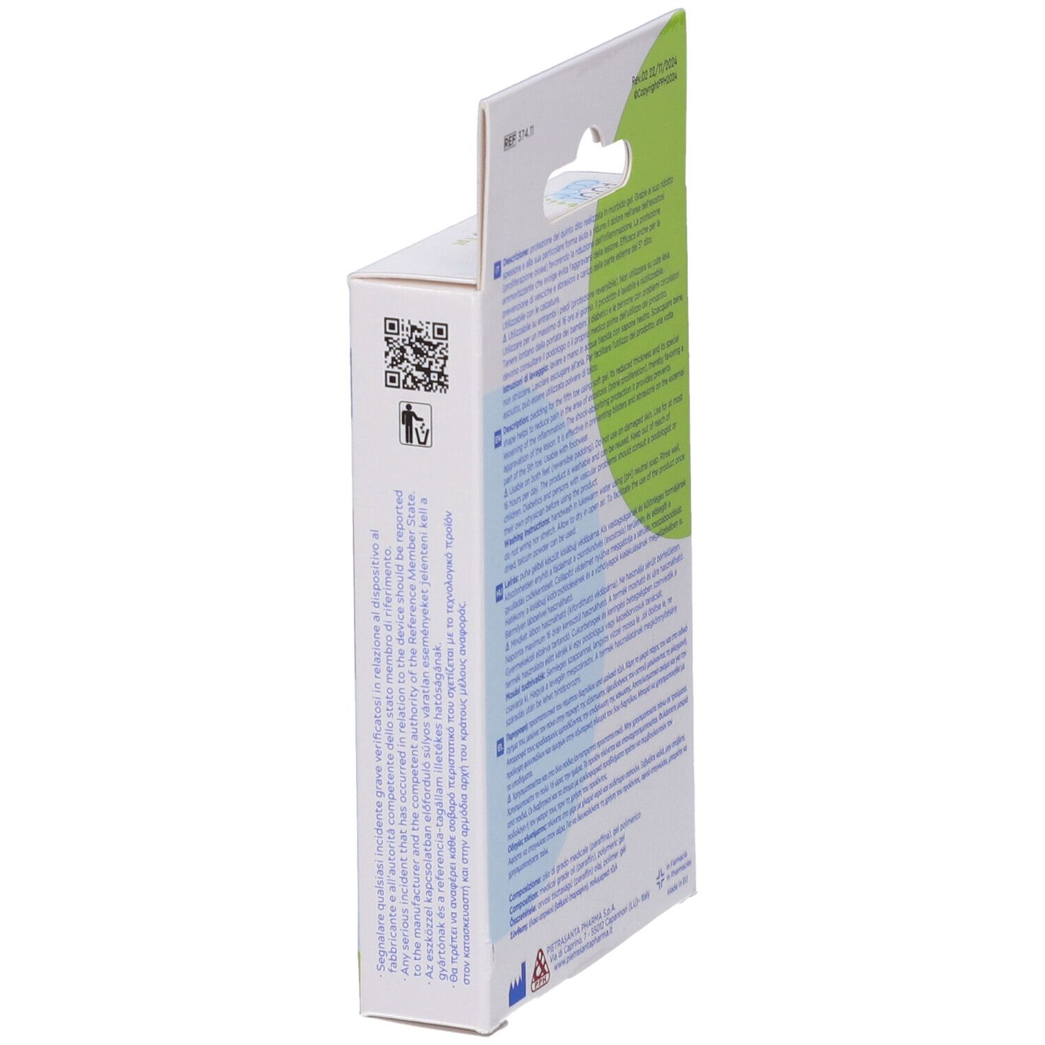 Lato della confezione MASTER-AID Footcare. Codice QR e testo. Simbolo di riciclaggio. Informazioni sulla produzione.
