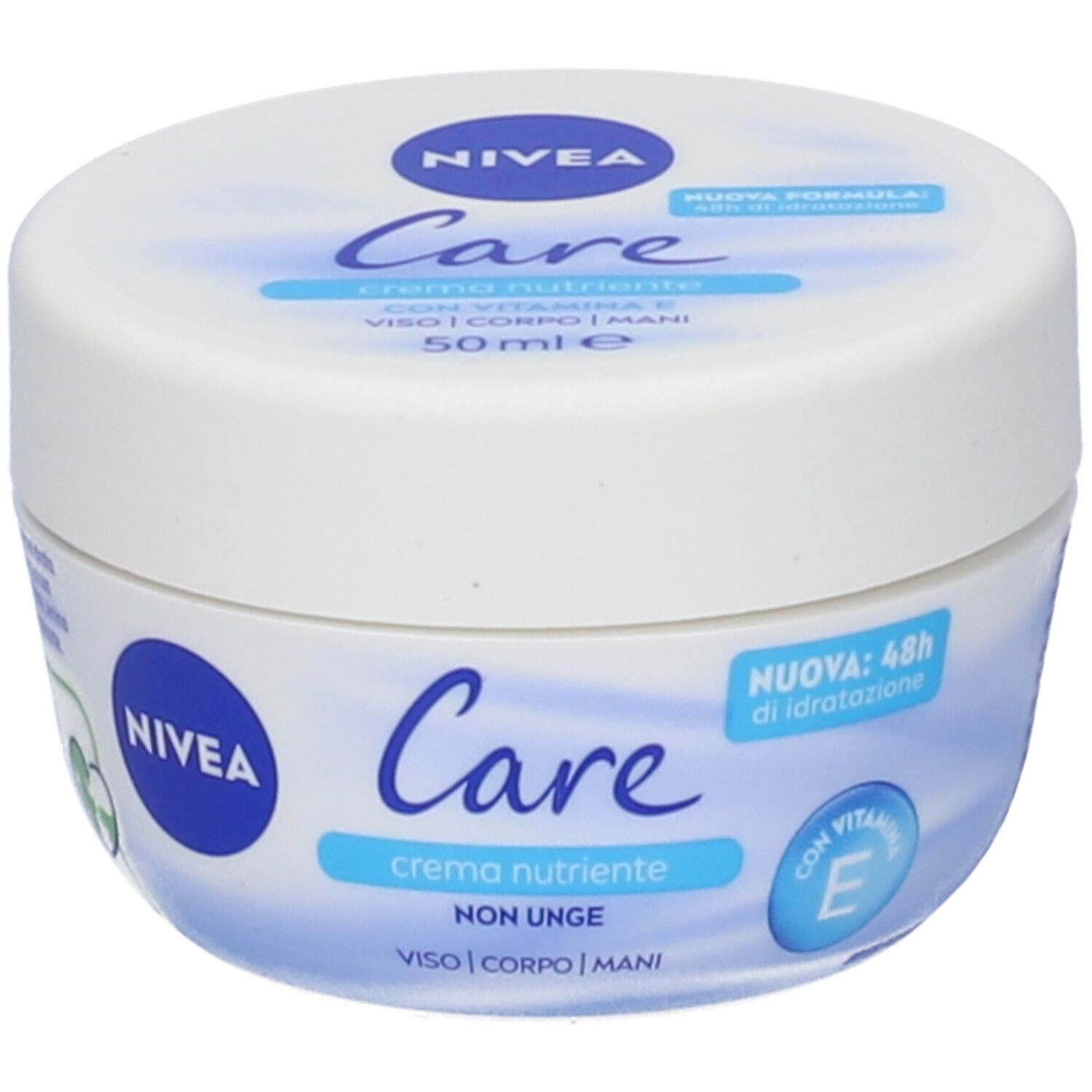 Vasetto bianco con coperchio blu. Scritta: NIVEA Care, crema nutriente, 50ml. Con vitamina E. Descrizione del prodotto in italiano.