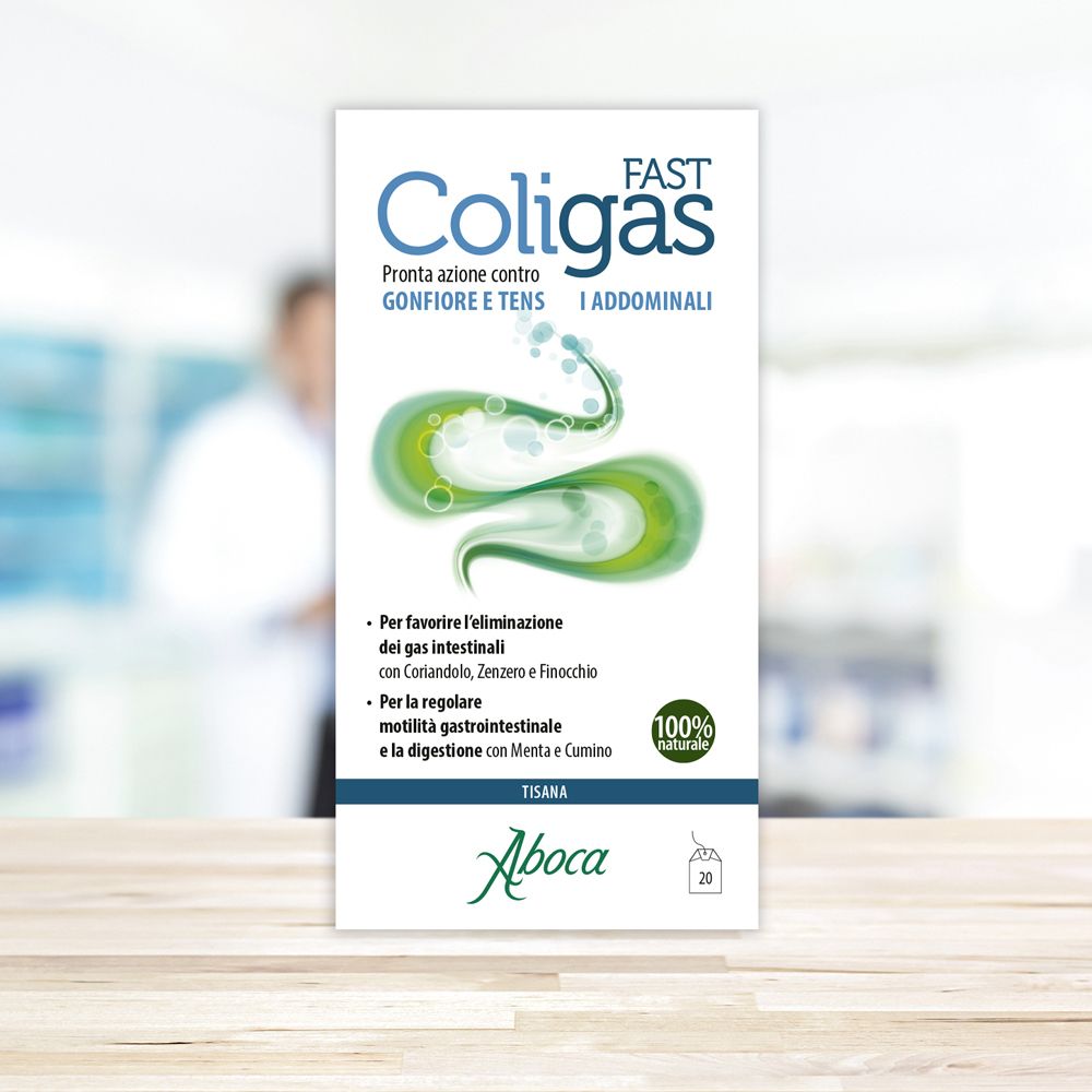 Confezione Aboca Coligas Fast Tisana. Nome del prodotto e illustrazioni verdi. 20 bustine. Ingredienti naturali al 100%. Sfondo sfocato.