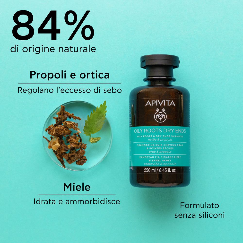 Flacone di shampoo accanto a erbe. Testo: 84% di origine naturale. Propoli e ortica regolano il sebo.