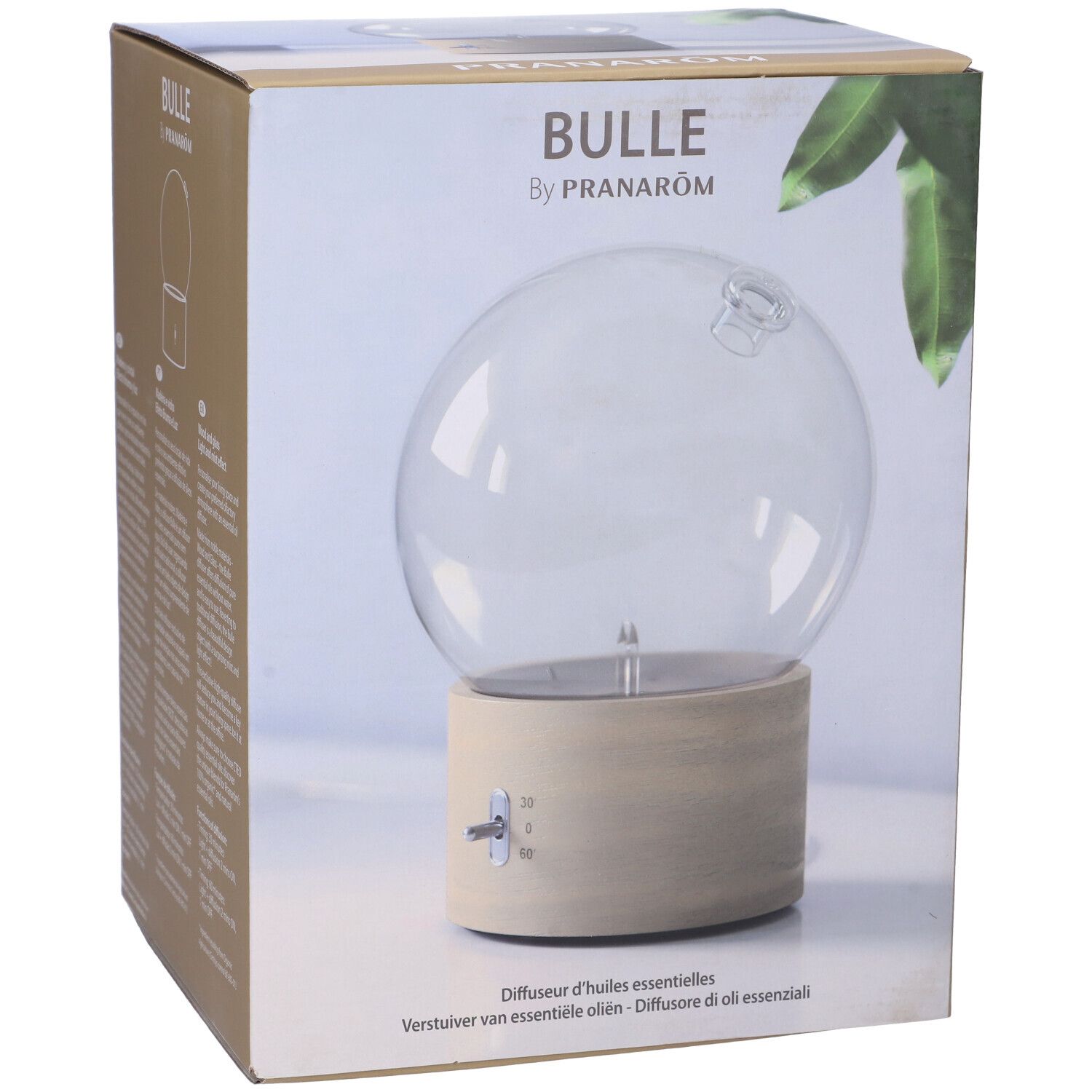 Confezione del prodotto. Scritta 'BULLE by PRANAROM'. Diffusore con cupola in vetro e base in legno illustrato. Testo multilingue.