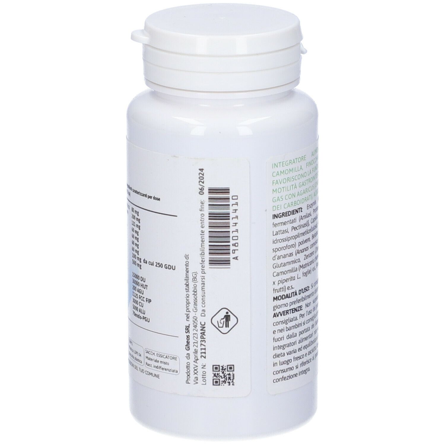 Retro del flacone bianco. Ingredienti, istruzioni per l'uso e avvertenze. Sfondo verde.