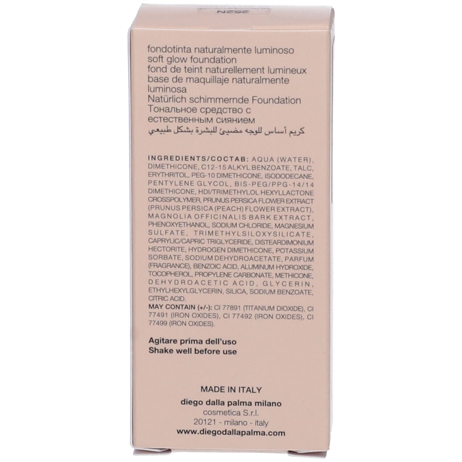 Confezione beige. Testo: fondotinta naturalmente luminoso, ingredienti, Made in Italy.