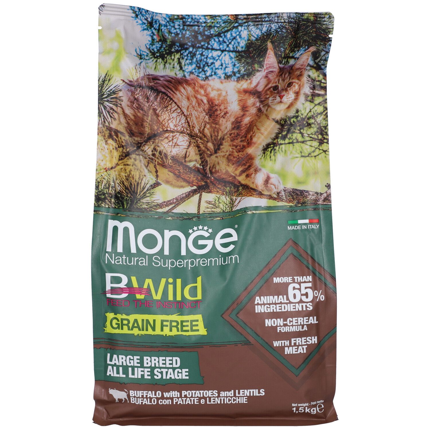 Sacco di cibo per gatti Monge BWild. Scritto: Grain Free, Large Breed, 1,5 kg. Immagine di un gatto. Confezione verde e marrone.