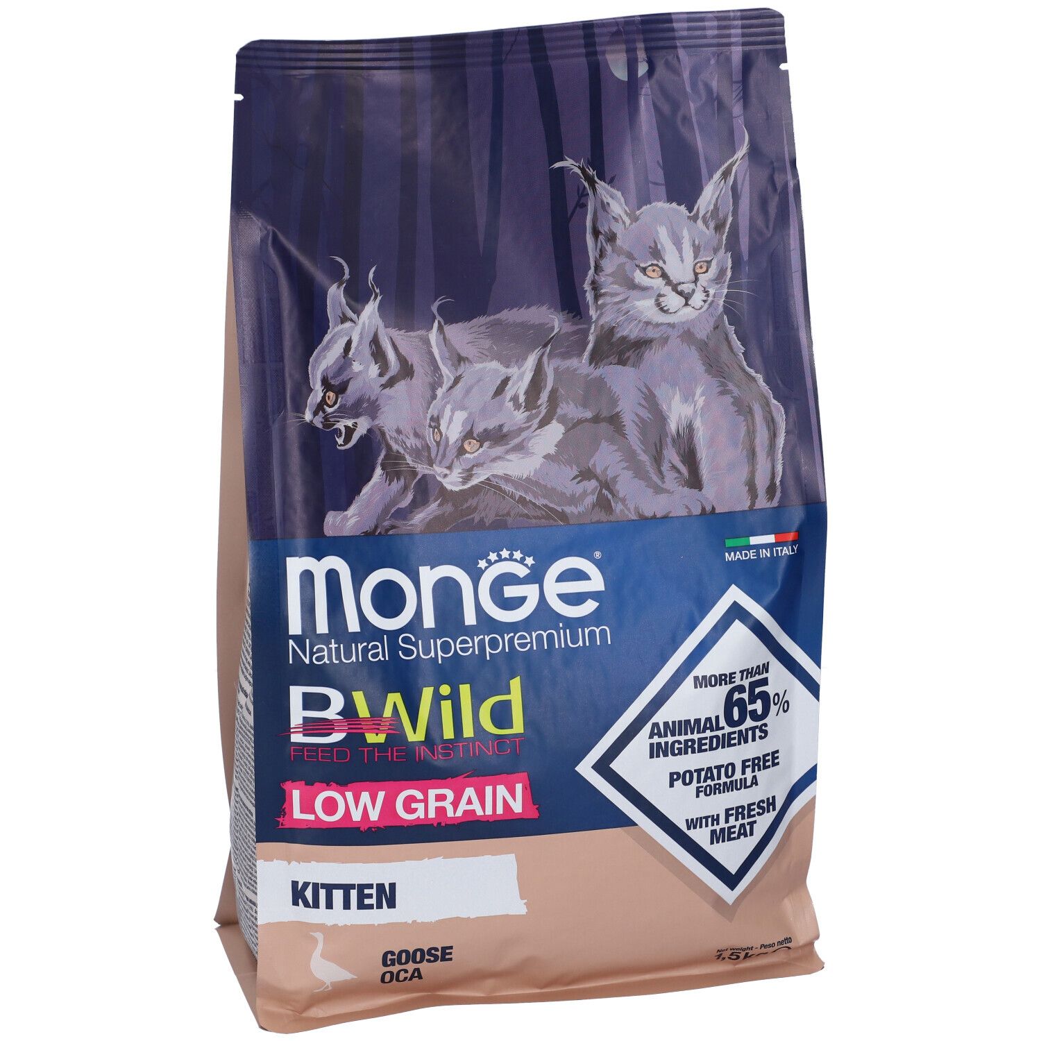 Confezione di cibo per gatti. Monge BWild Low Grain Kitten. Illustrazione di gatti. Più del 65% di ingredienti animali.