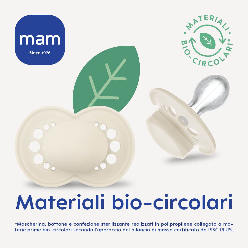 Un ciuccio MAM beige con la dicitura 'Materiali bio-circolari'.