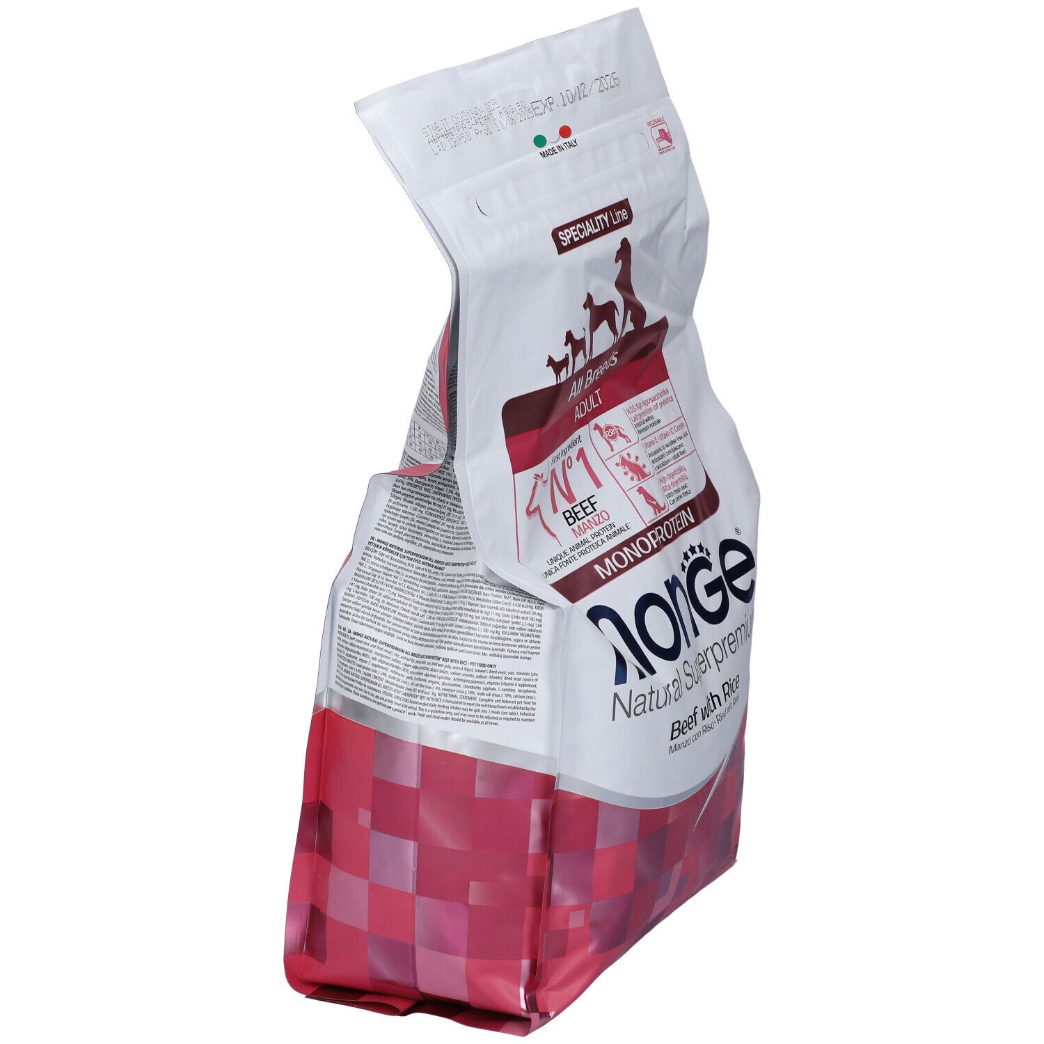 Sacchetto di cibo per cani Monge, in diagonale. Bianco e rosso. Scritta: Monge, Natural Superpremium, Beef with Rice, All Breeds Adult. 2,5 kg.