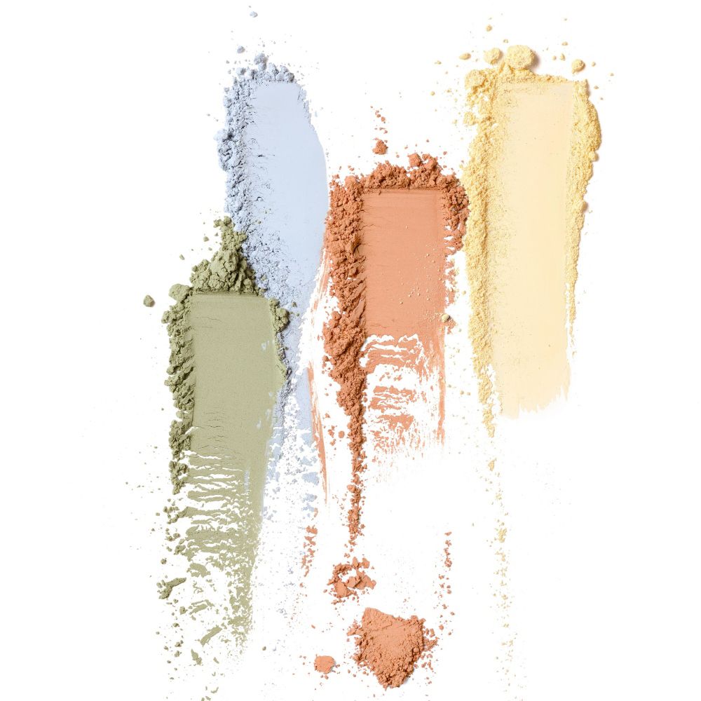 Quattro strisce di polvere colorata: verde, blu, arancione e giallo, su sfondo bianco.