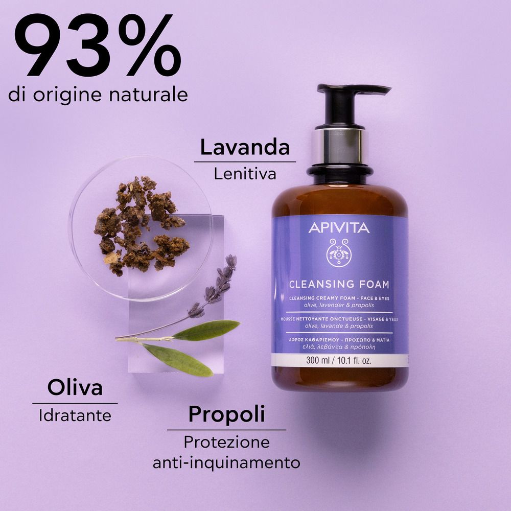 Apivita Cleansing Foam. Flacone e propoli. Testo in italiano. Purifica e protegge la pelle.