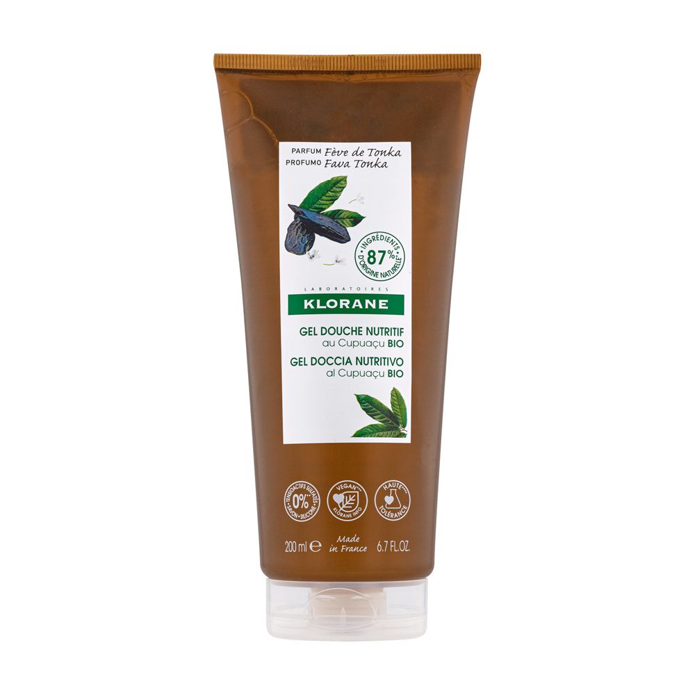 Tubo marrone con etichetta bianca. Testo: Klorane, Gel Douche Nutritif au Cupuaçu BIO. Illustrazione di foglie e frutti. 87% ingredienti di origine naturale.