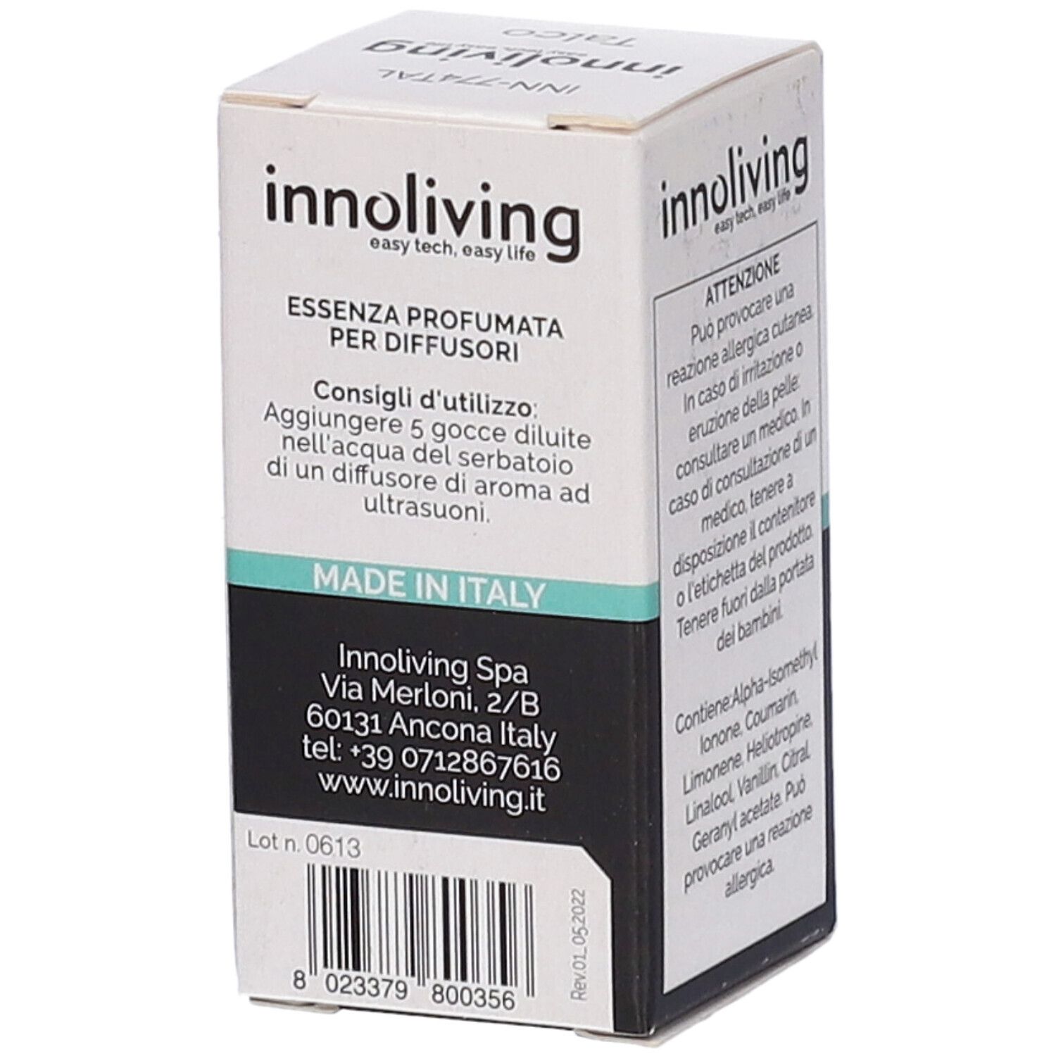 Scatola con informazioni sul prodotto. Scritto: Essenza profumata per diffusori. Prodotto in Italia. Informazioni di contatto.