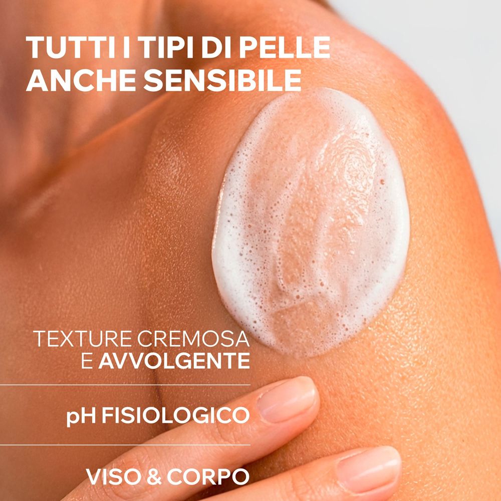 Schiuma su pelle umana, che mostra la texture cremosa della crema lavante Uriage Derm-Phy.