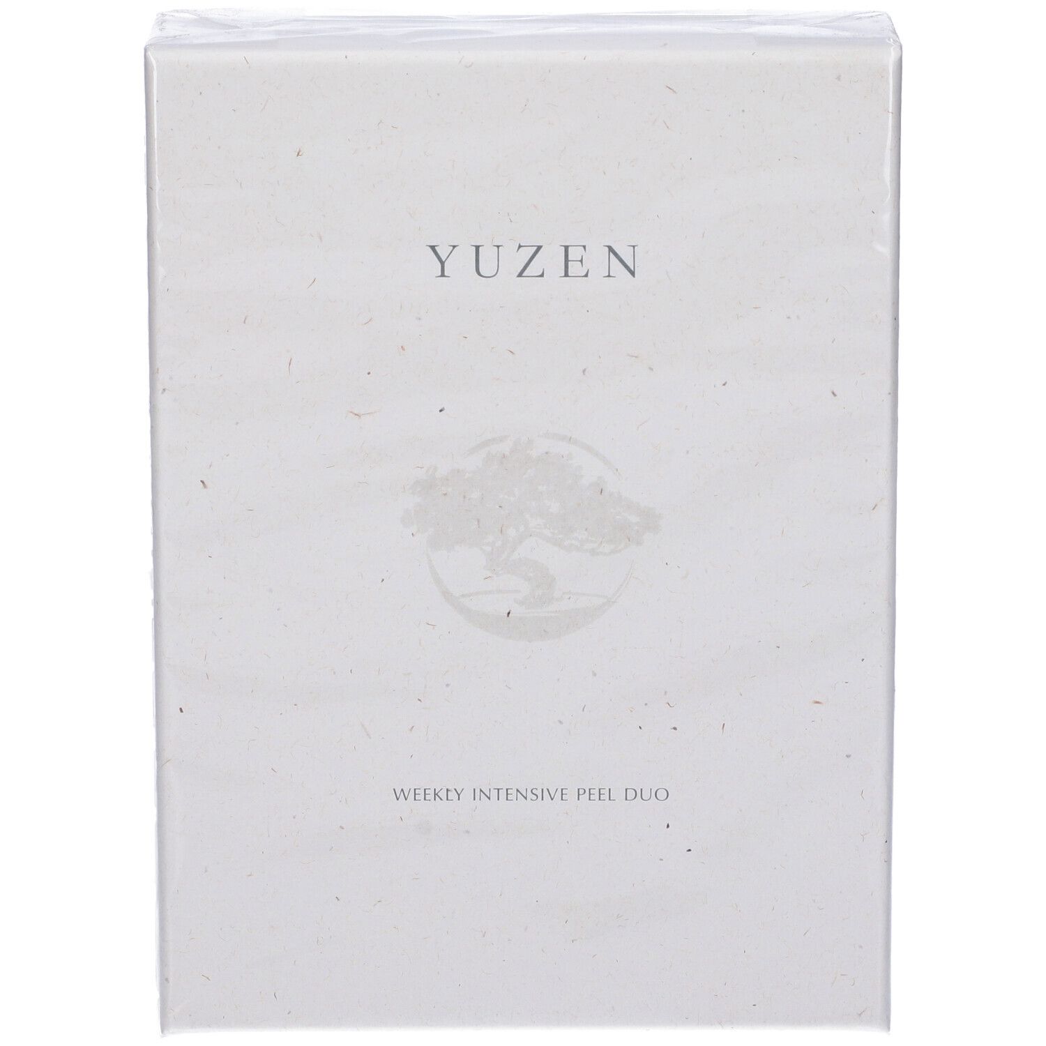 Scatola bianca, logo Yuzen, grafica albero, scritta "Weekly Intensive Peel Duo". Confezionata in plastica.