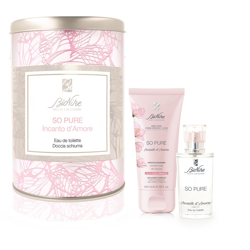 Set regalo con latta, crema e flacone. Design rosa. Nomi dei prodotti sugli articoli.