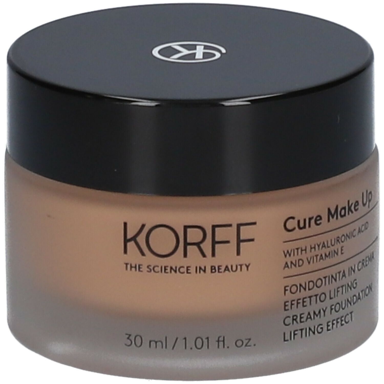 Fondotinta in crema beige in vasetto rotondo con coperchio nero. Scritta: KORFF, Cure Make Up, 30 ml.