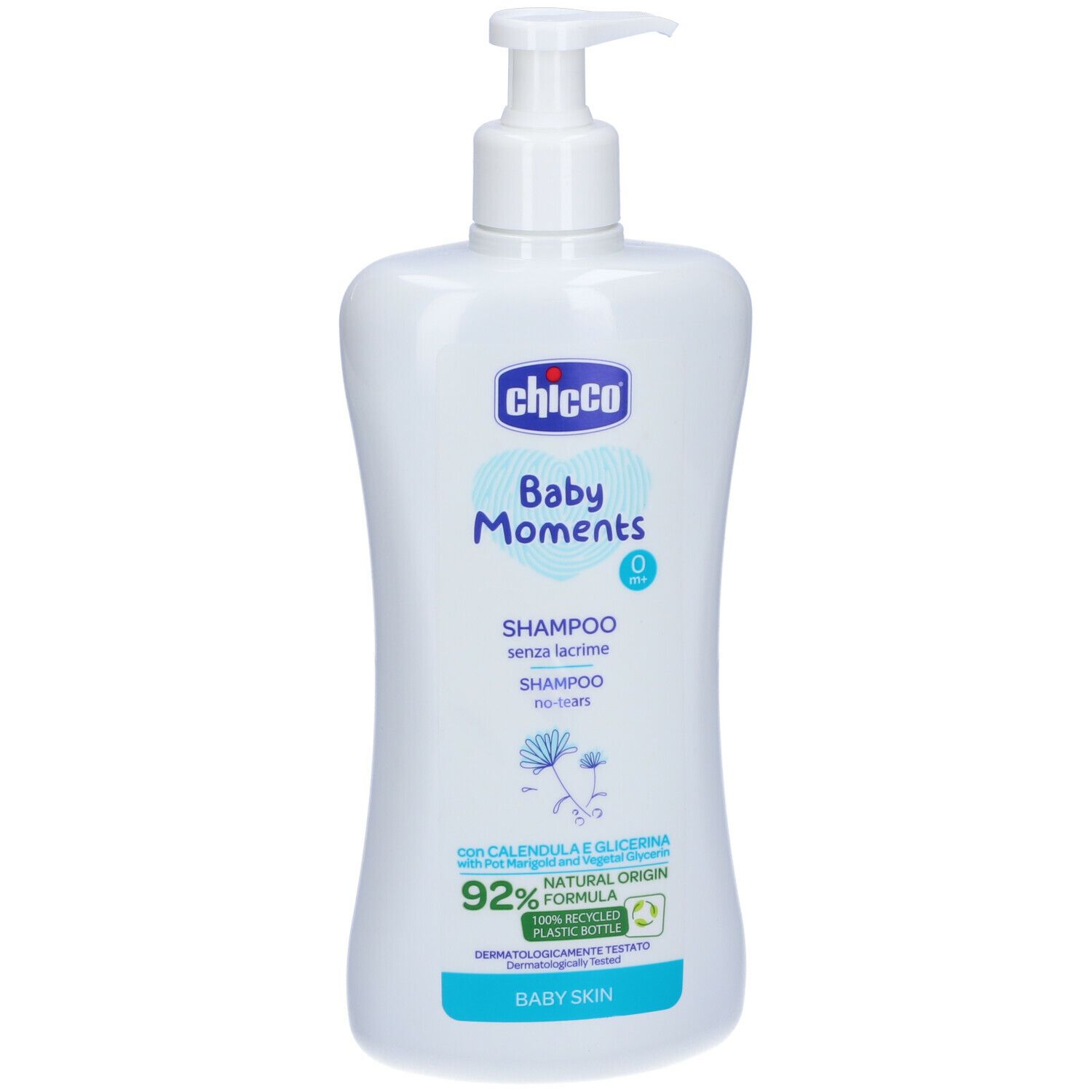 Flacone bianco con dosatore. Scritta: Chicco Baby Moments Shampoo senza lacrime. 92% ingredienti di origine naturale.