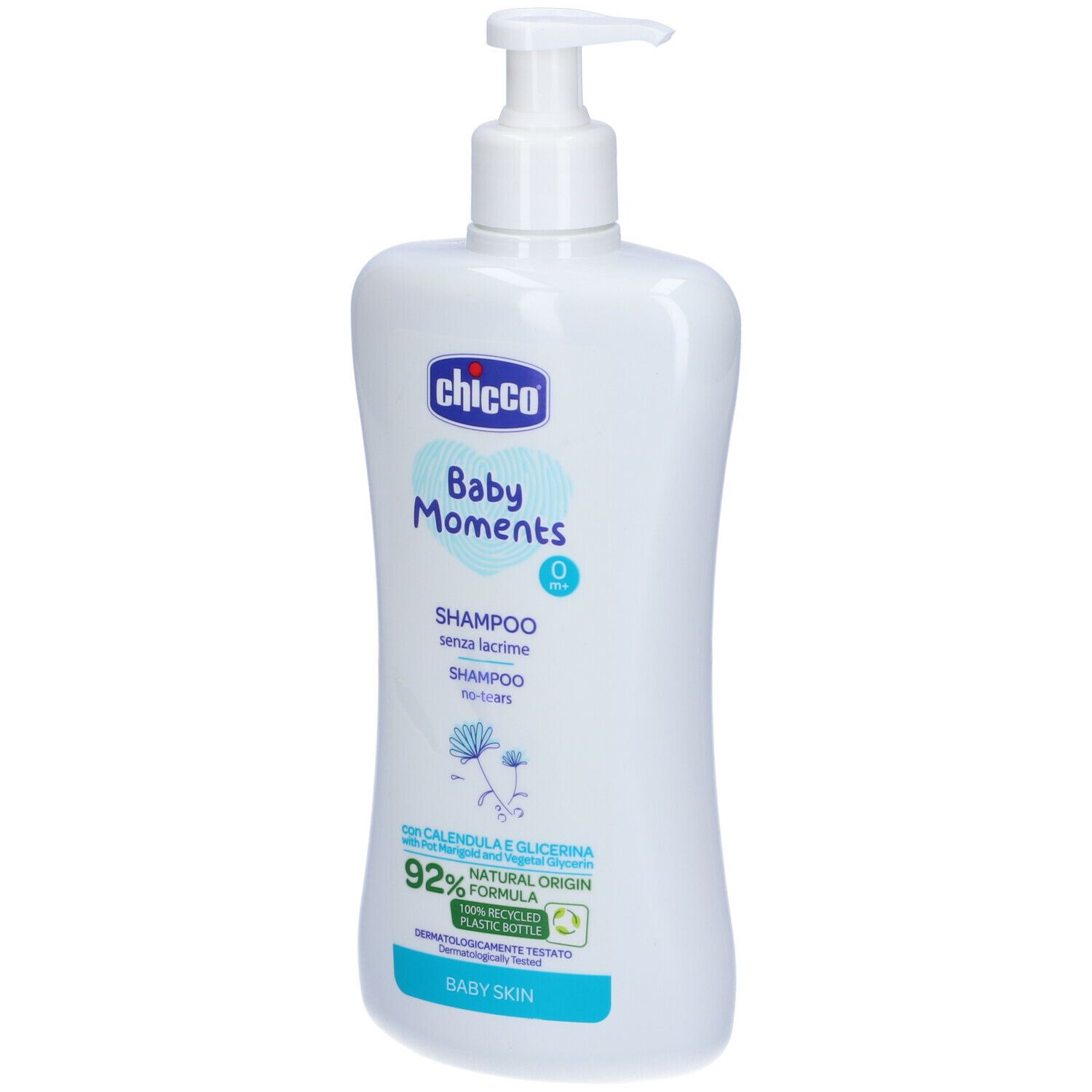 Flacone bianco con dosatore. Scritta: Chicco Baby Moments Shampoo senza lacrime. 92% ingredienti di origine naturale.