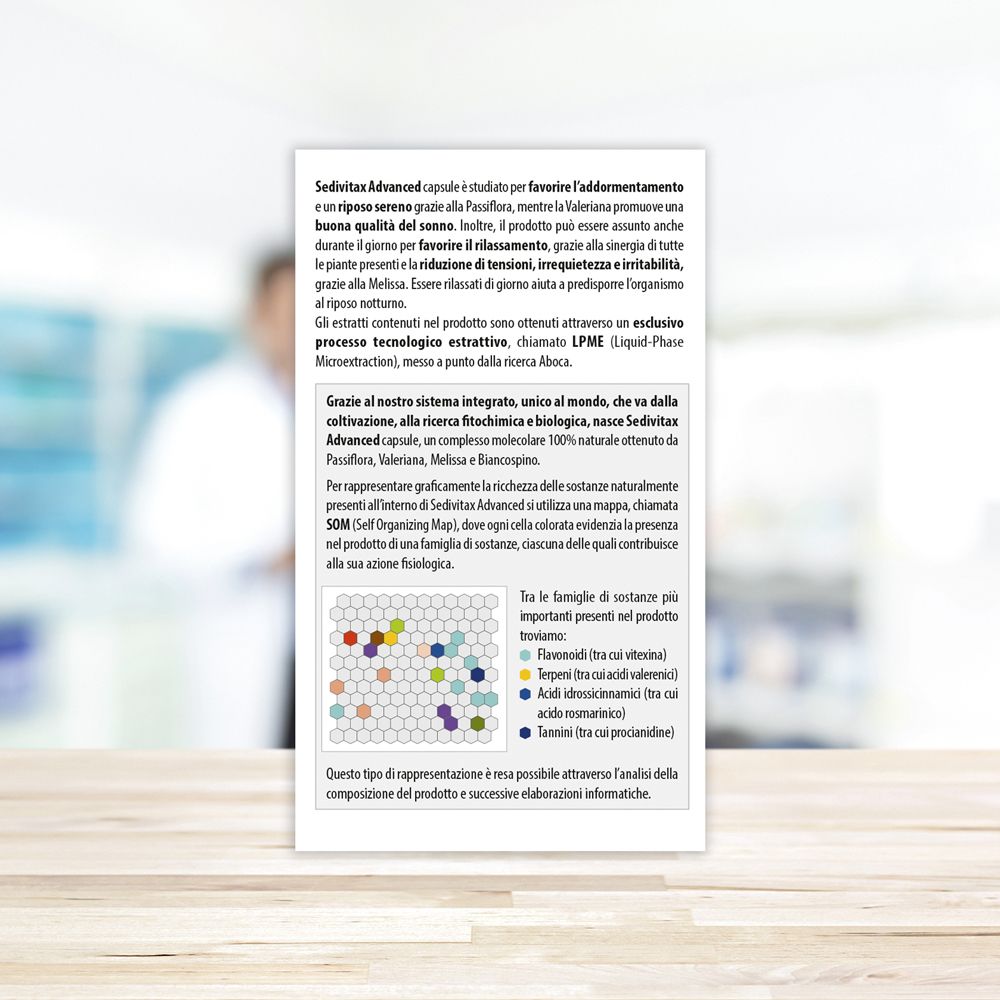 Flacone di vetro marrone con tappo dorato. Scritta Sedivitax Advanced. Capsule.