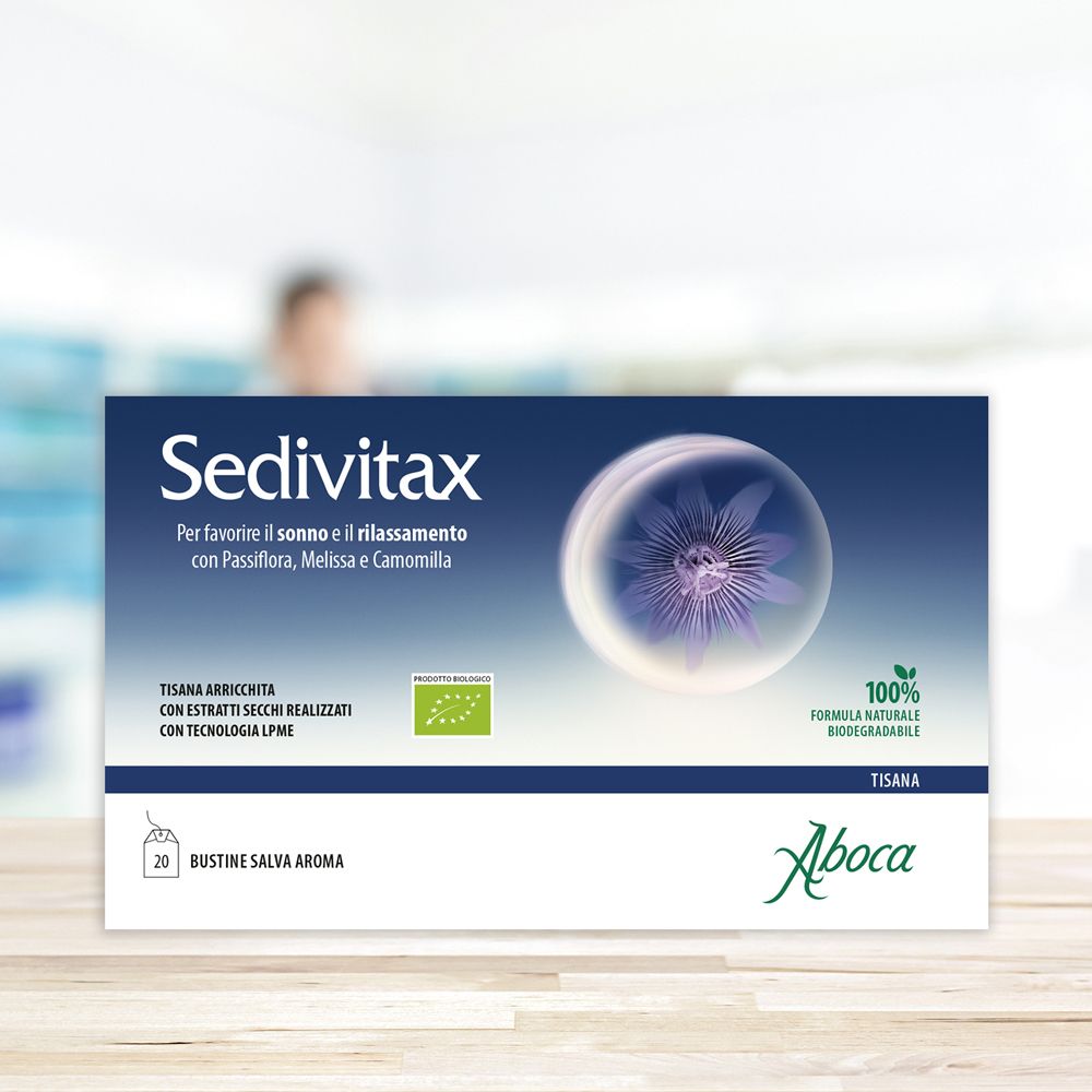 Confezione di Sedivitax Tisana. Testo: Per il sonno e il rilassamento. 20 bustine. Logo Aboca. Biodegradabile.
