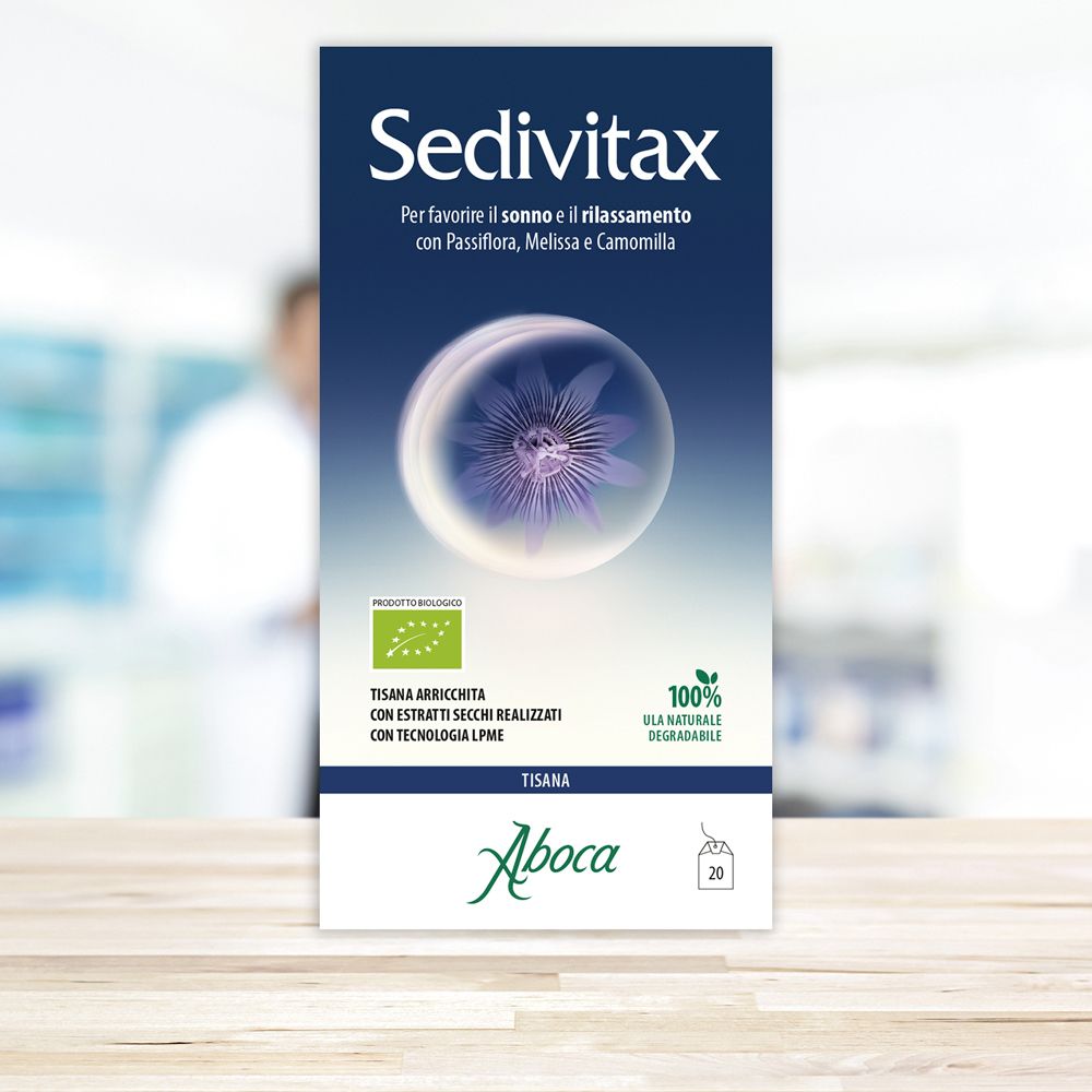 Confezione di Sedivitax Tisana. Testo: Per il sonno e il rilassamento. 20 bustine. Logo Aboca. Biodegradabile.