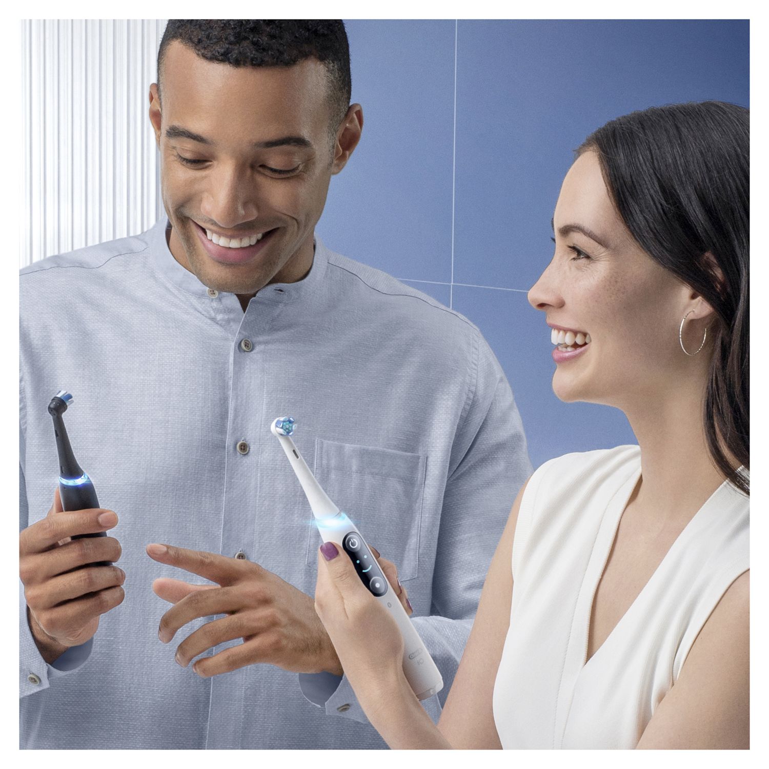 Oral-B® iO - 8n - Spazzolino Elettrico Ricaricabile Nero con Tecnologia Magnetica Rivoluzionaria e Display a colori + Custodia da Viaggio Primium