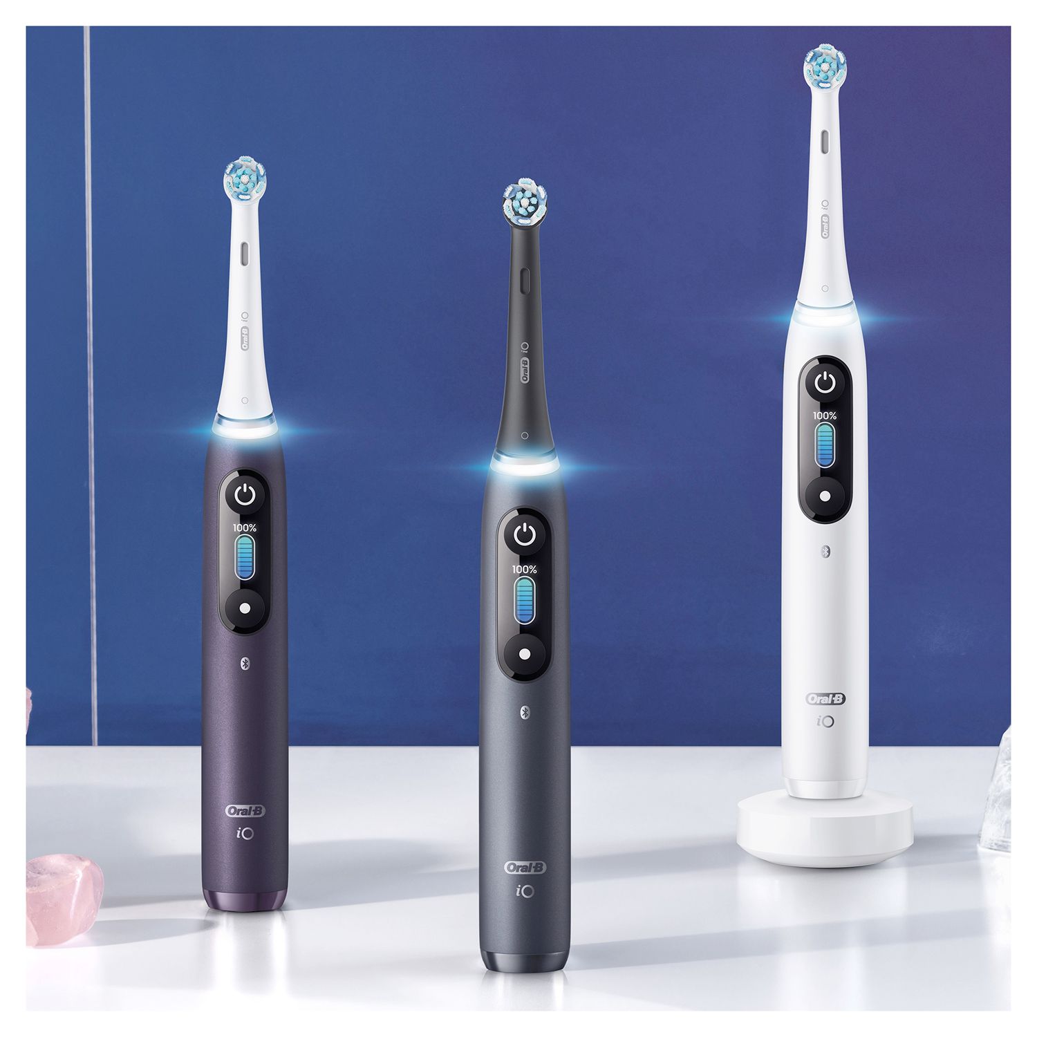 Oral-B® iO - 8n - Spazzolino Elettrico Ricaricabile Nero con Tecnologia Magnetica Rivoluzionaria e Display a colori + Custodia da Viaggio Primium
