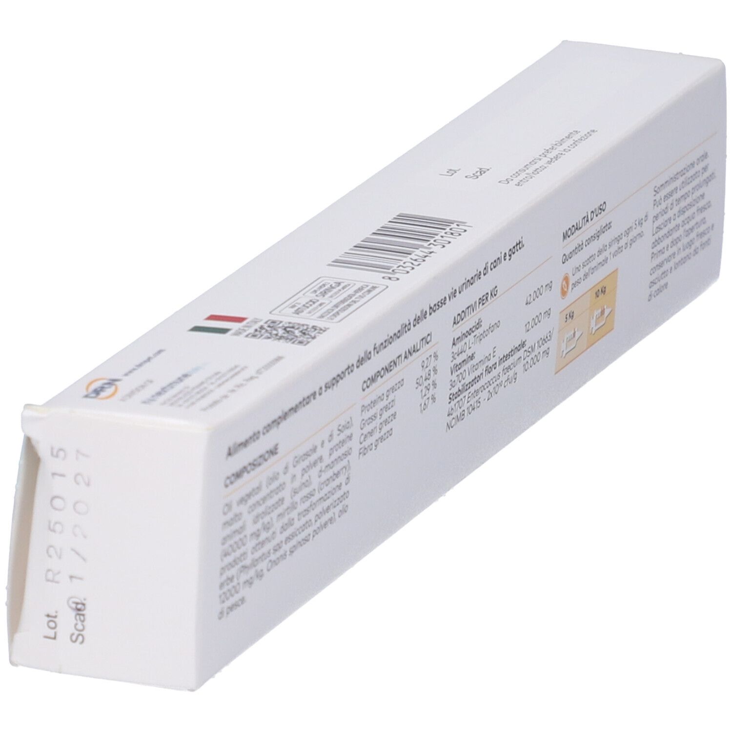 Scatola bianca con testo in italiano. Codice a barre e ingredienti.