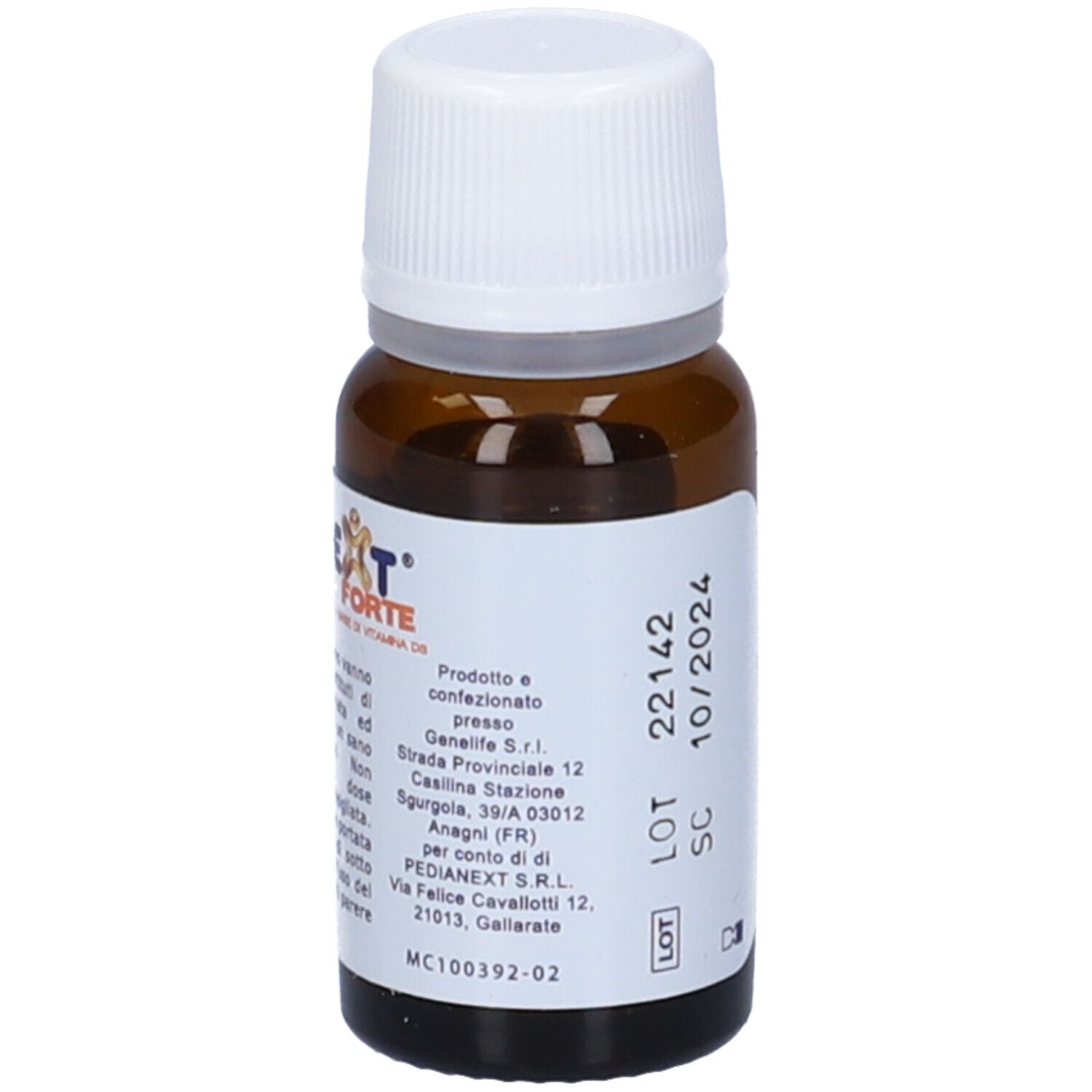 Flacone di vetro marrone con tappo bianco. Etichetta con nome del prodotto, indirizzo del produttore e data di scadenza. Contiene vitamina D.