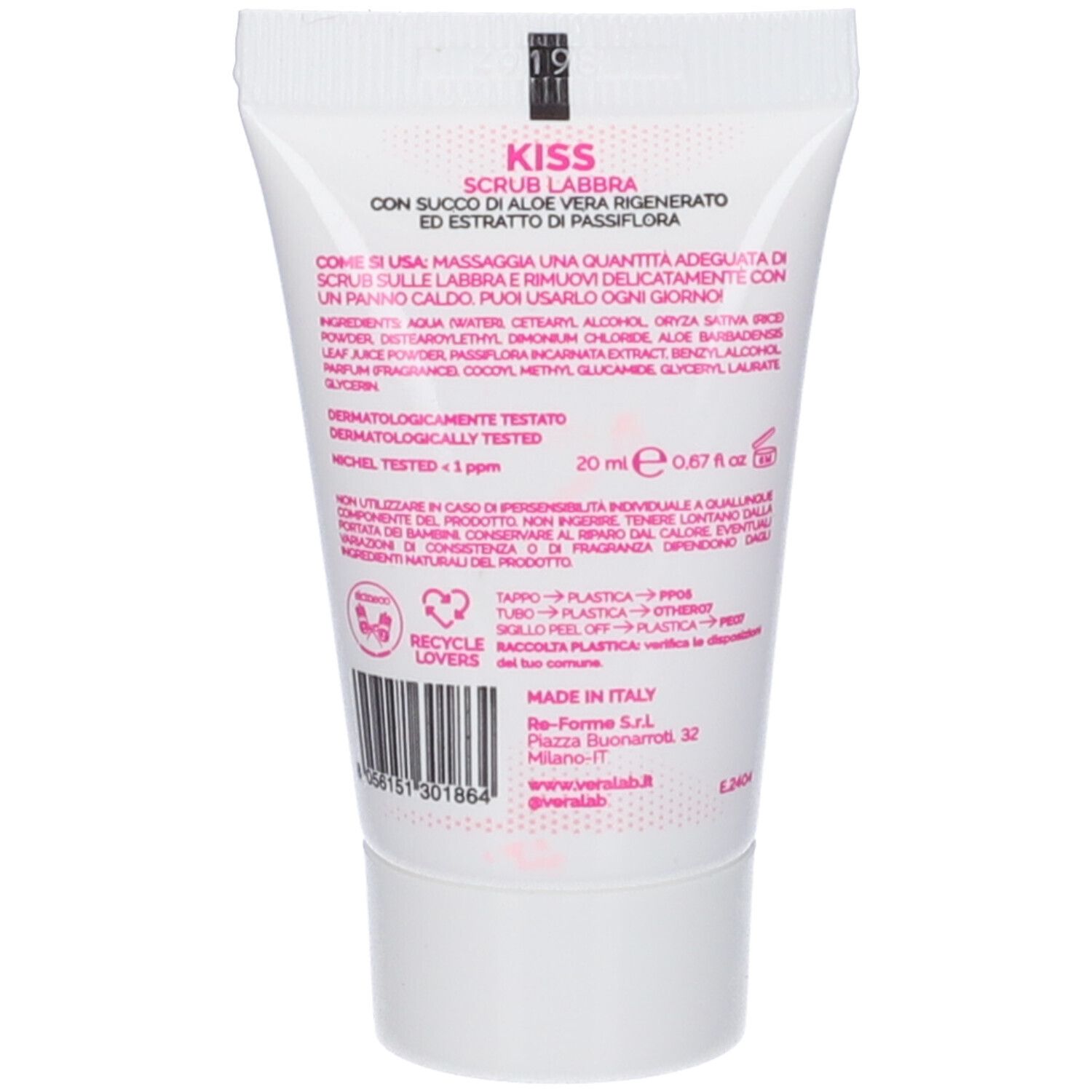 Retro del tubo. Testo: KISS Scrub Labbra, con Aloe Vera ed estratto di passiflora. Ingredienti e informazioni produttore.