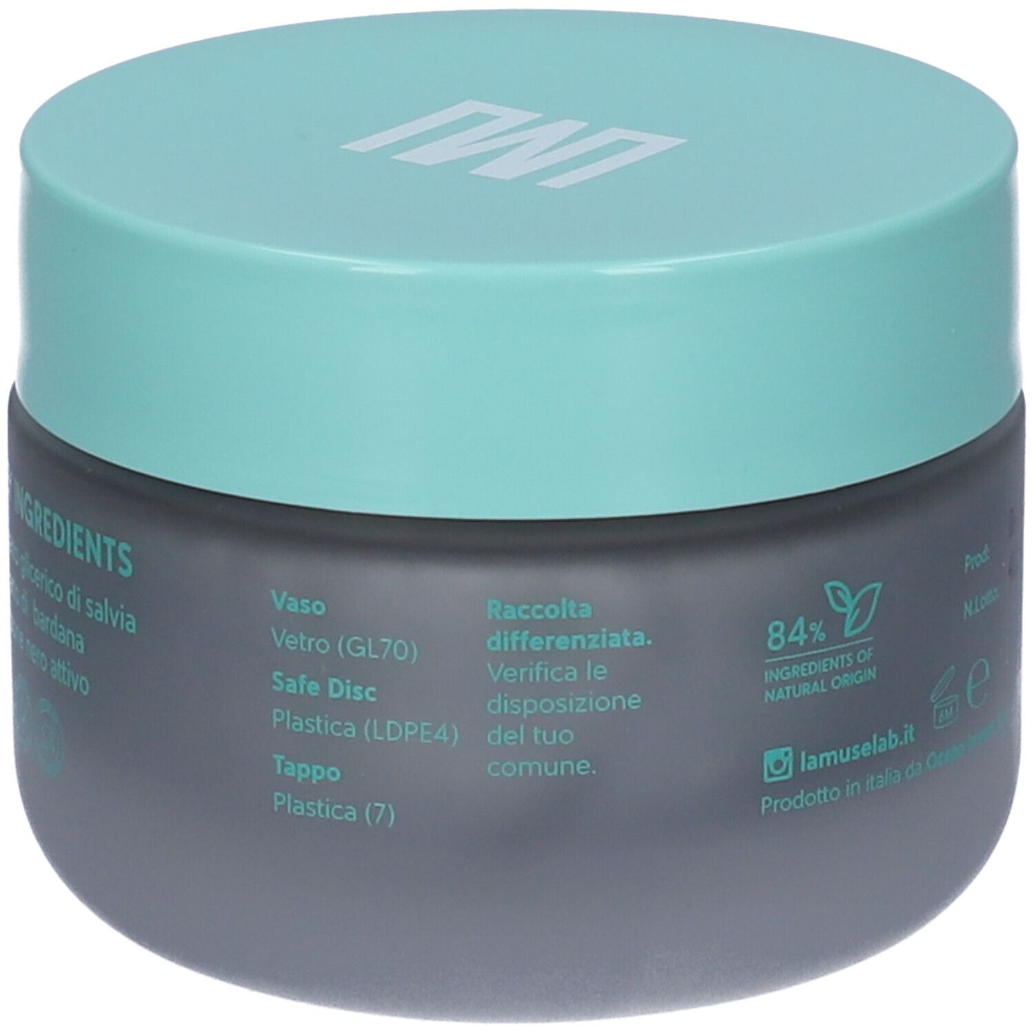 Vaso grigio scuro con coperchio turchese. Scritta LAMUSELAB. Retro con testo e 84% ingredienti di origine naturale. Simbolo di riciclaggio.
