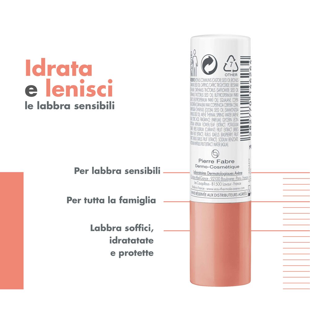 Testo: Idrata e leviga le labbra sensibili. Per labbra sensibili. Per tutta la famiglia. Labbra morbide, idratate e protette.