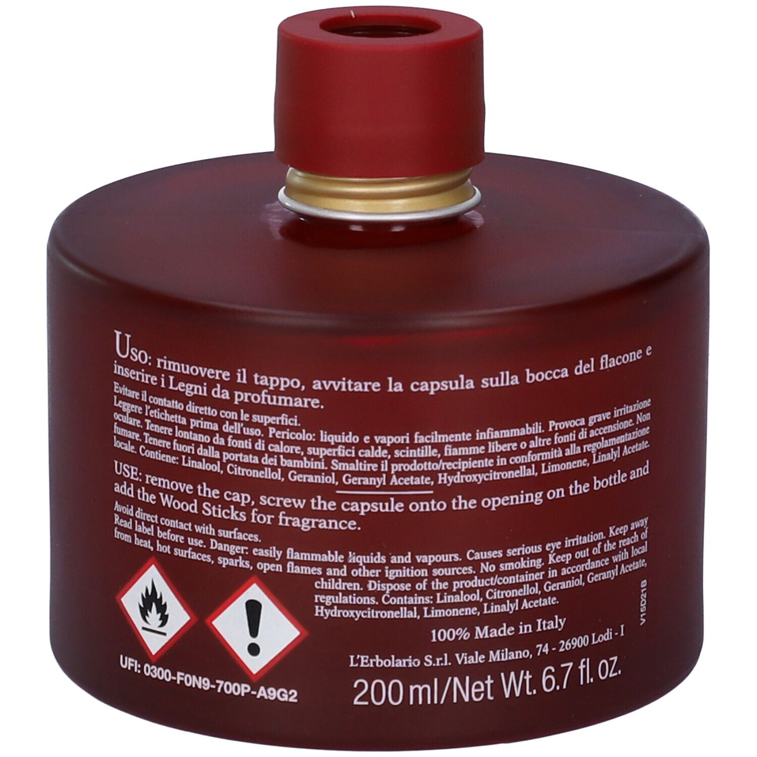 Flacone bordeaux con tappo rosso. Testo: istruzioni per l'uso, avvertenze, simboli di pericolo.