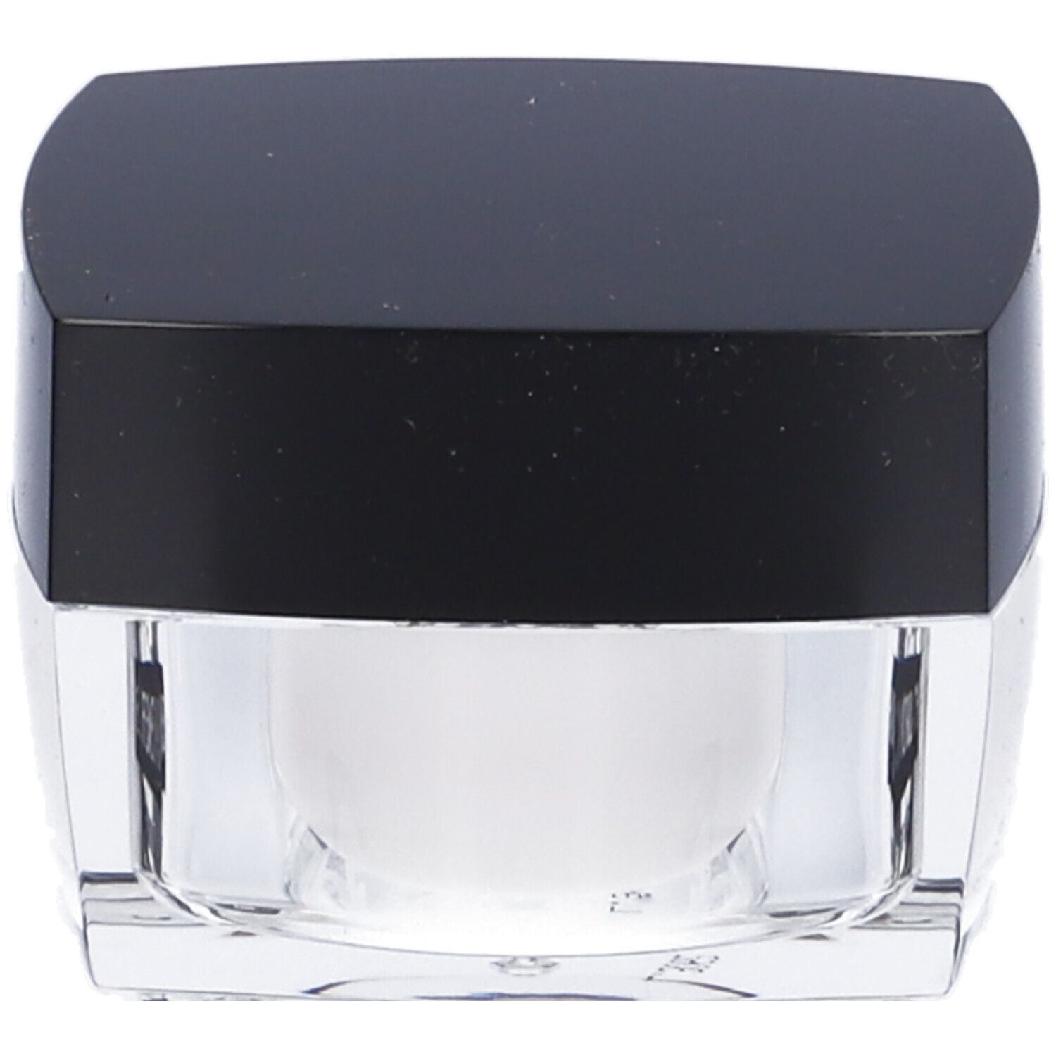 Vaso di crema con coperchio nero. Il vaso è riempito a metà con crema bianca.