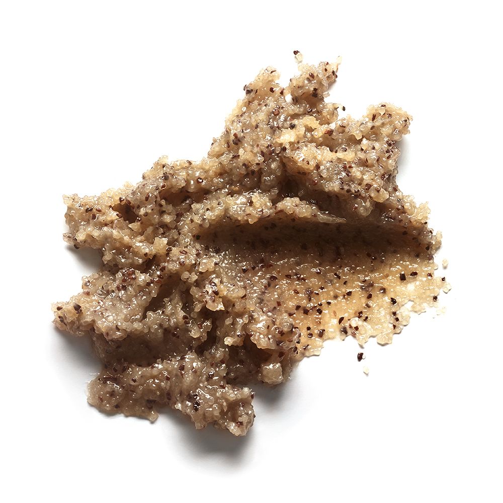 Mucchio di scrub corpo. Beige con particelle scure. Su sfondo bianco.