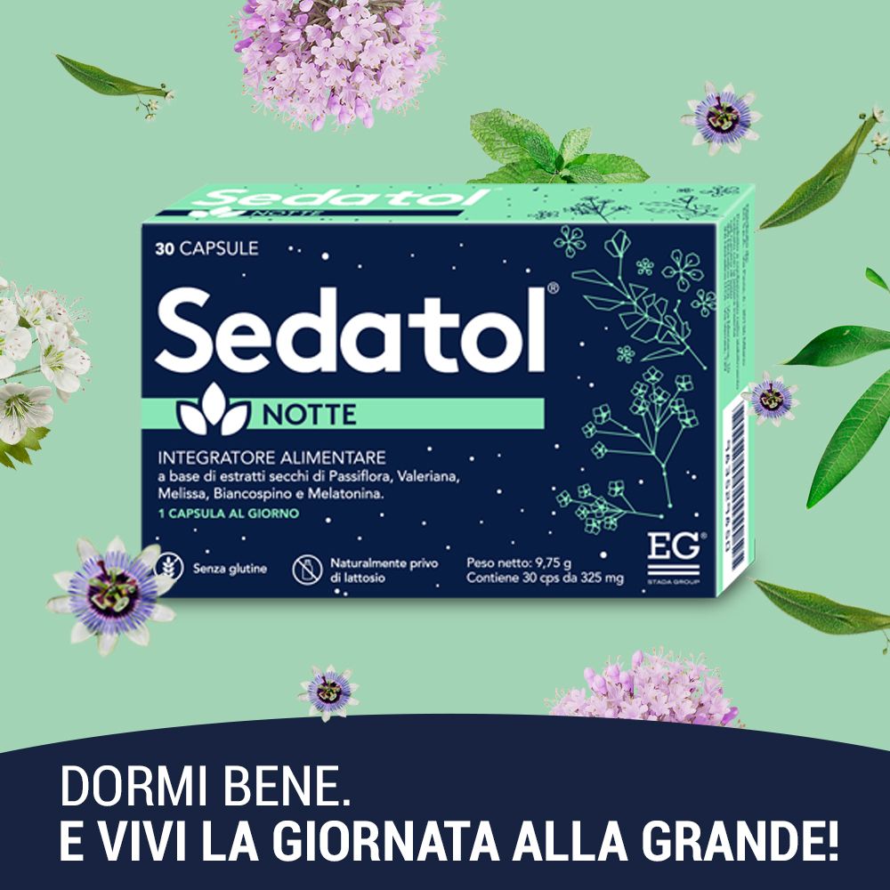Confezione Sedatol Notte da 30 capsule, circondata da erbe.