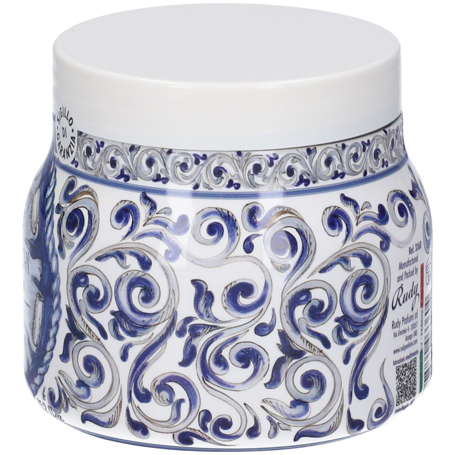Lato di un vaso bianco con motivo blu e bianco. Contiene Rif. 3360, Rudy Profumi, Made in Italy.