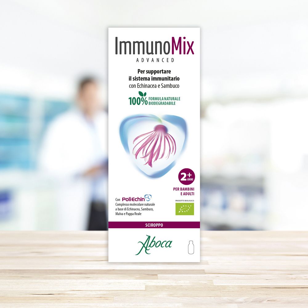 Confezione del prodotto. Logo: ImmunoMix Advanced. Sfondo: persona sfocata. Informazioni sul prodotto.
