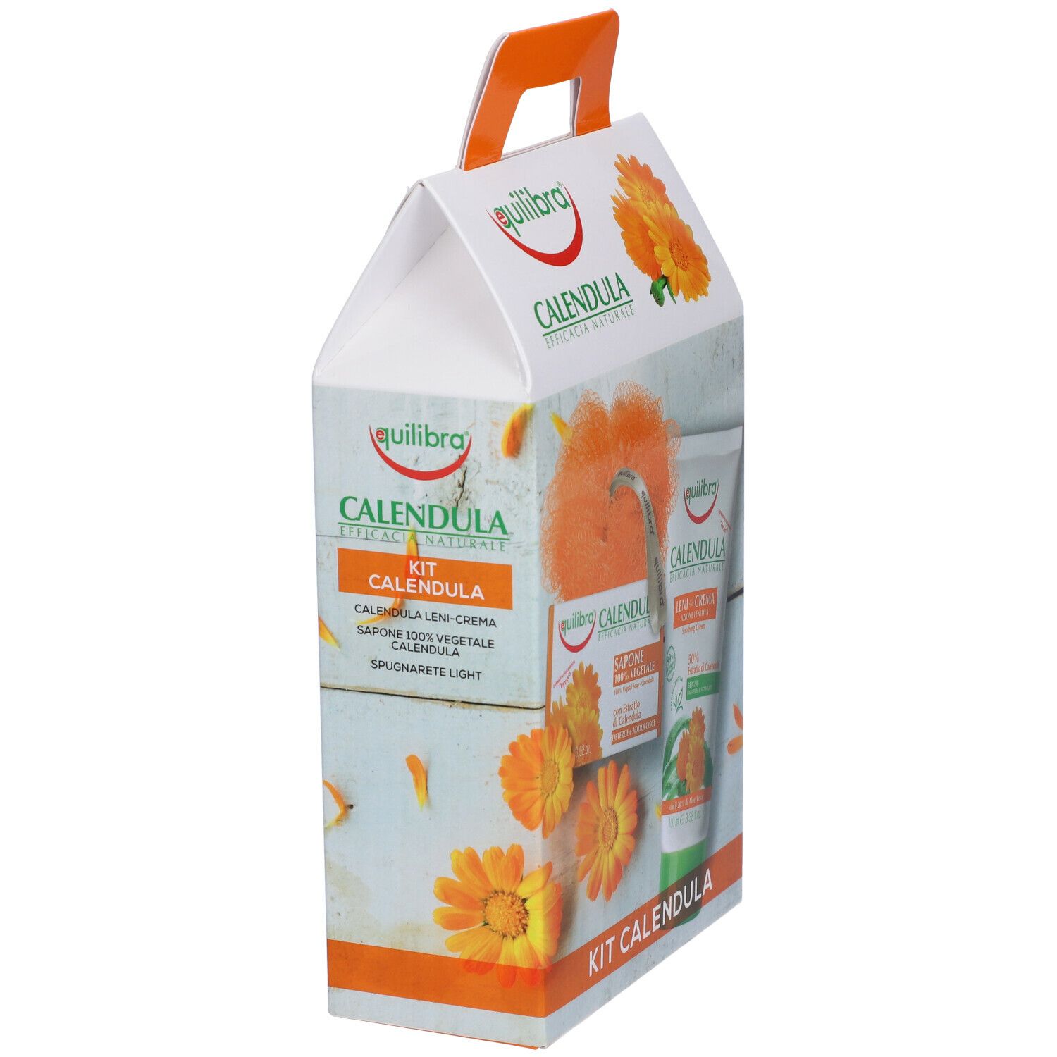 Vista angolata del kit Equilibra® Calendula. Mostra crema, sapone e spugna. Confezione con manico e fiori.