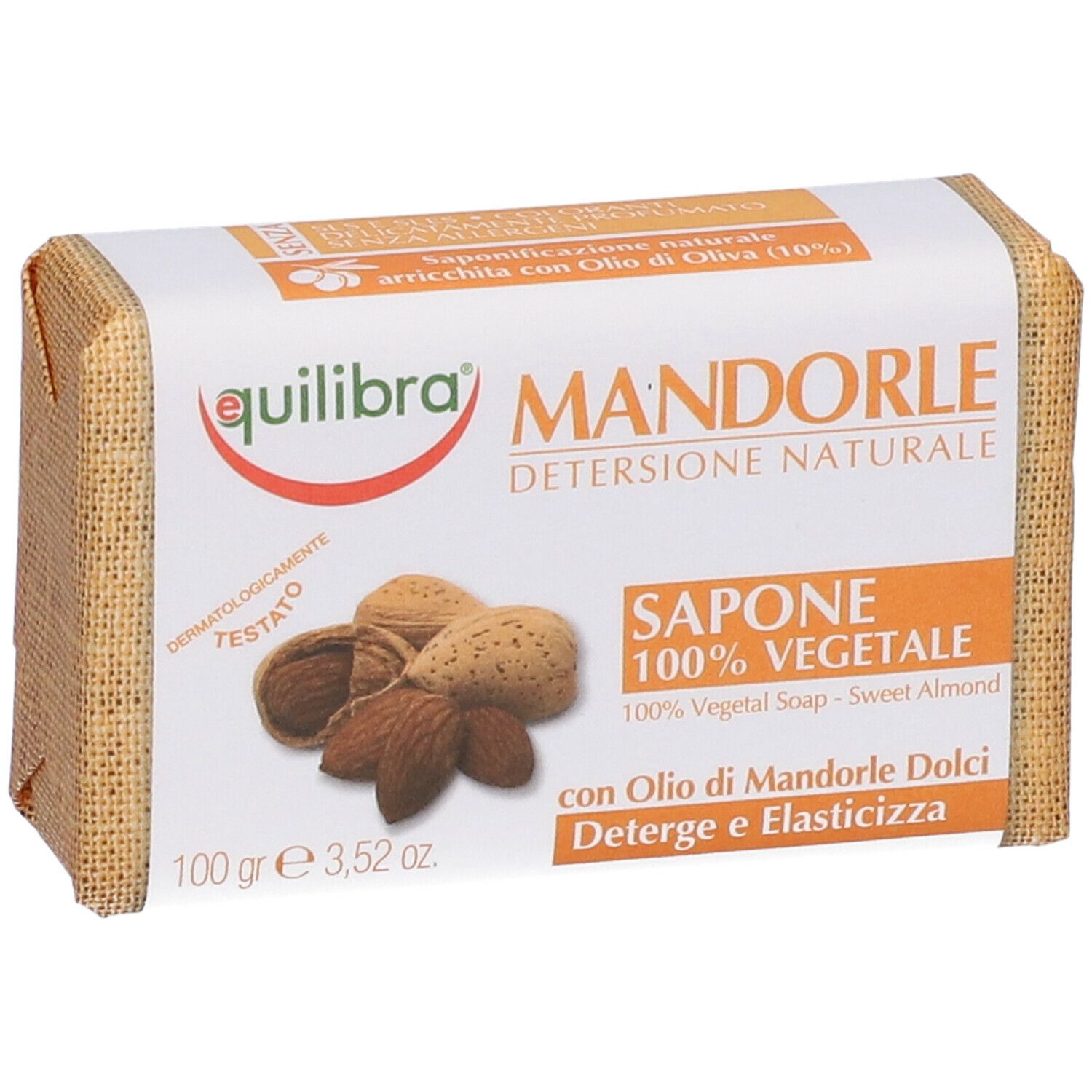 Sapone rettangolare confezionato. Scritta: Equilibra Mandorle, 100% Vegetale Sapone. Immagine di mandorle. Confezione in tessuto di lino.