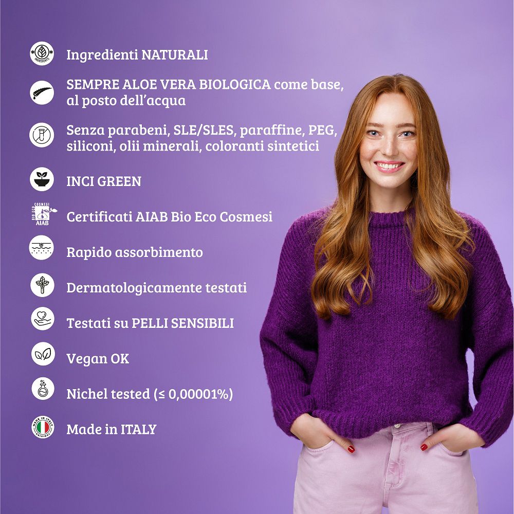 Donna con maglione viola e pantaloni rosa, accanto a informazioni sul prodotto.