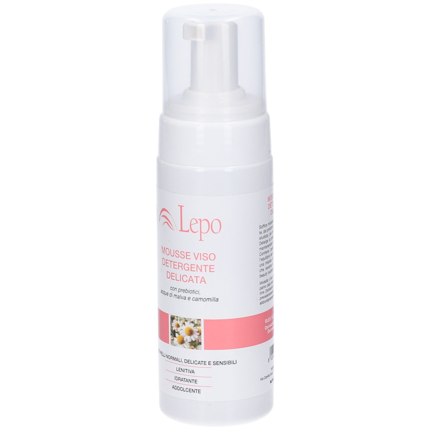 Flacone bianco con erogatore. Etichetta rosa con nome prodotto e logo. Testo: MOUSSE VISO DETERGENTE DELICATA. Fiori di camomilla.