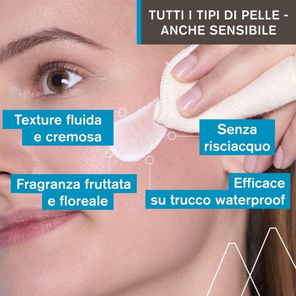 Primo piano di una donna che si pulisce il viso. Testo: texture, profumo fruttato, senza risciacquo, efficace sul trucco waterproof.