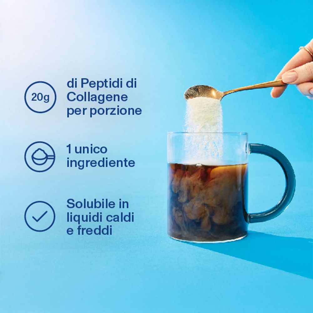 Cucchiaio con polvere sopra il caffè. Testo: 20g peptidi di collagene per porzione, 1 ingrediente, solubile in liquidi.