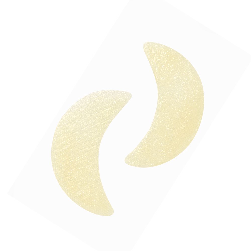 Due maschere per gli occhi a forma di mezzaluna. Colore giallo chiaro. Su sfondo bianco.